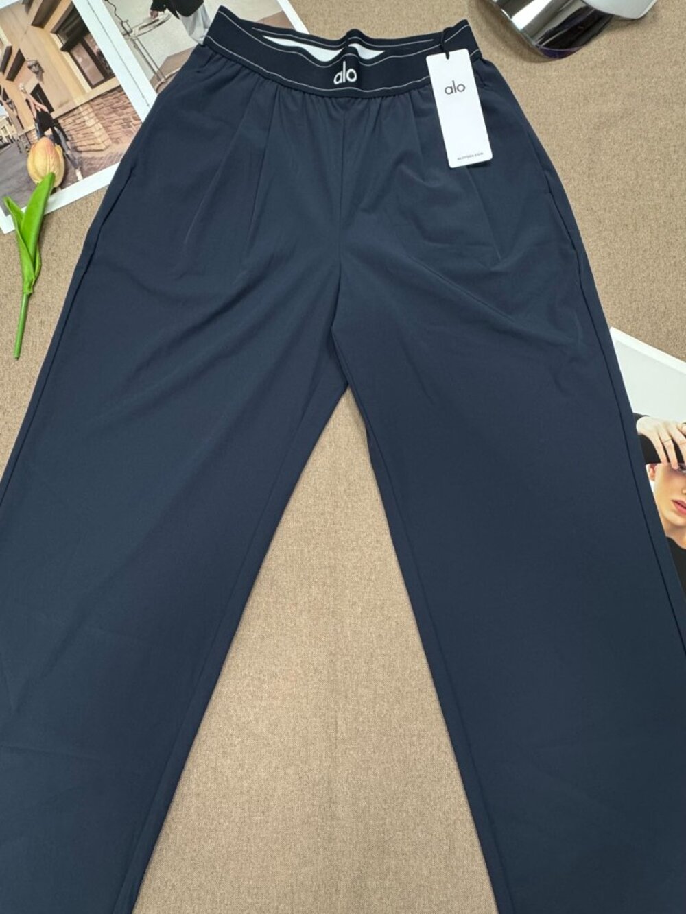 👖ALO Yoga Suit Up Trouser💙 Navy Blue (Regular) Leg-lengthening fit - Picture 3 of 9